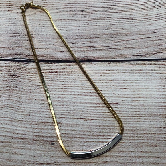 Jewelry - Gold tone necklace w/silver